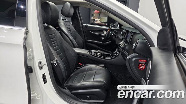 Mercedes-Benz E-Class 2019 — photo 17