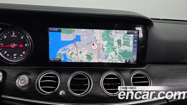 Mercedes-Benz E-Class 2019 — photo 20