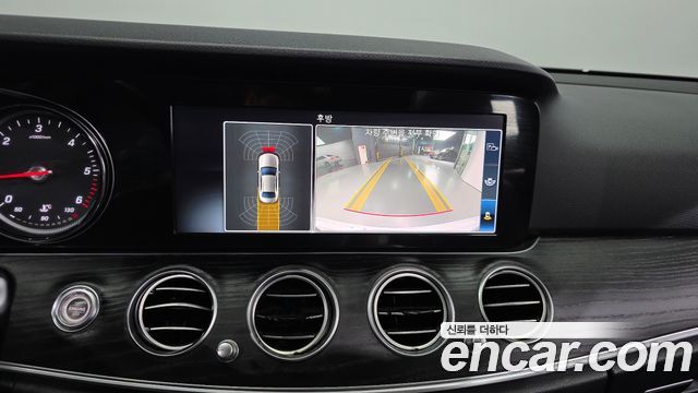 Mercedes-Benz E-Class 2019 — photo 21