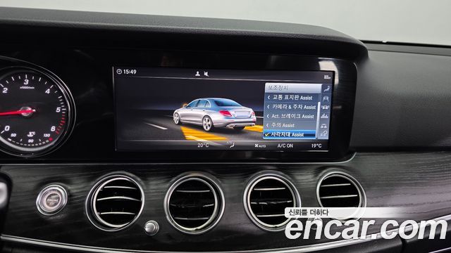 Mercedes-Benz E-Class 2019 — photo 22