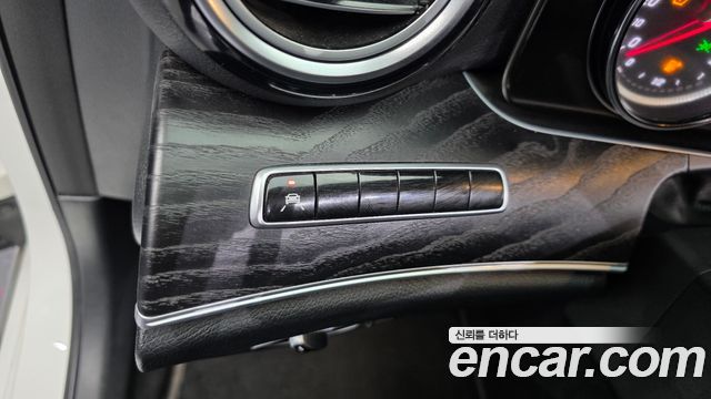 Mercedes-Benz E-Class 2019 — photo 24
