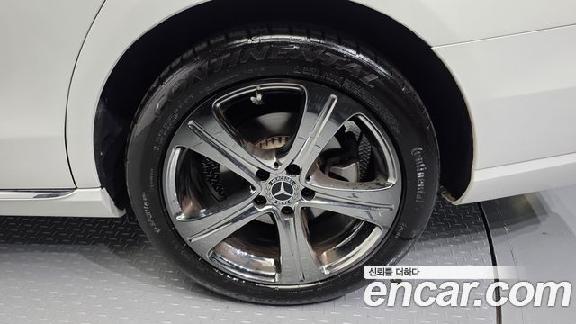 Mercedes-Benz E-Class 2019 — photo 7
