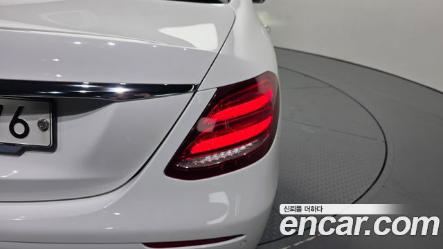 Mercedes-Benz E-Class 2019 — photo 9