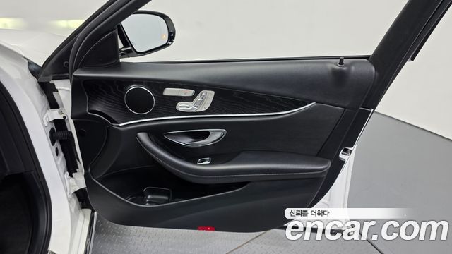Mercedes-Benz E-Class 2019 — photo 15