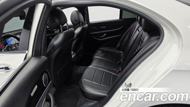 Mercedes-Benz E-Class 2019 — photo 16
