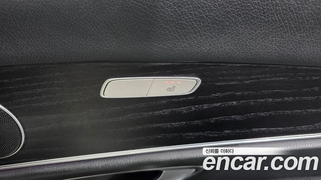 Mercedes-Benz E-Class 2019 — photo 31