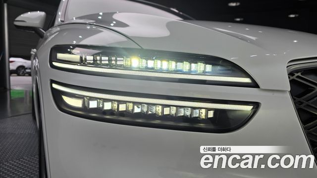 Genesis GV70 2025 — photo 8