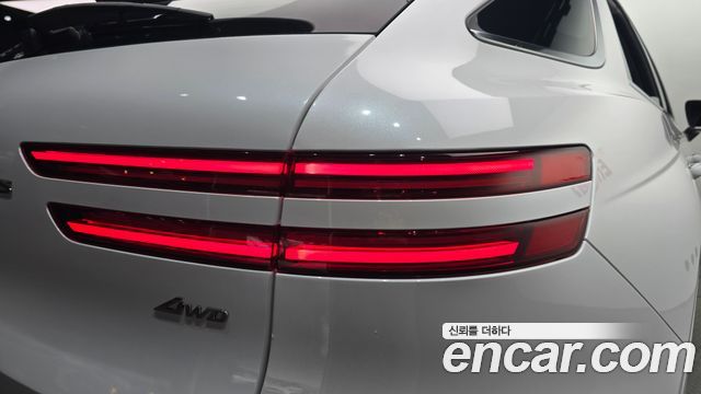 Genesis GV70 2025 — photo 9