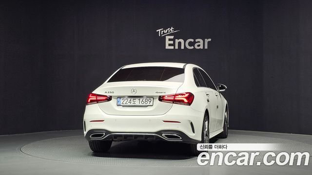 Mercedes-Benz A-Class 2022 — photo 4