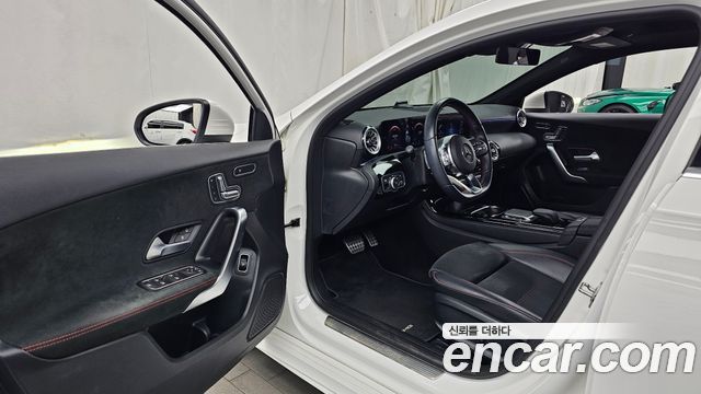 Mercedes-Benz A-Class 2022 — photo 13