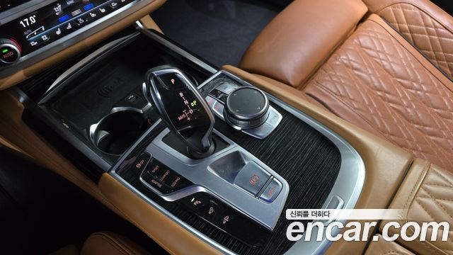 BMW 7-Series 2020 — photo 9