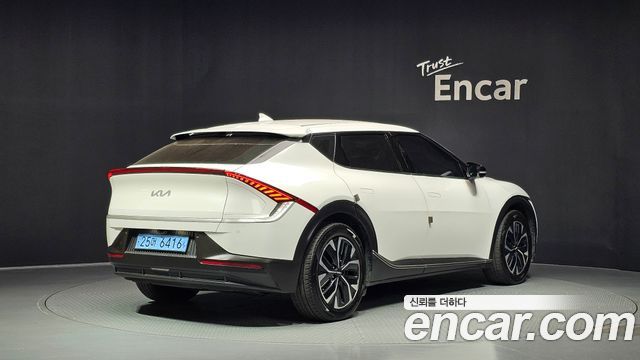 Kia EV6 2023 — photo 2