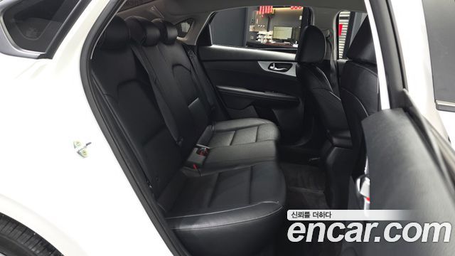 Kia K3 2023 — photo 18