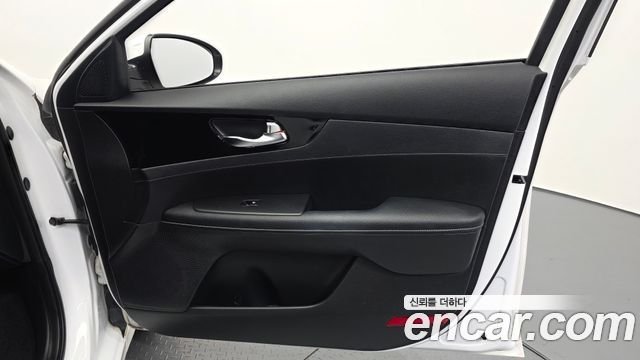 Kia K3 2023 — photo 14