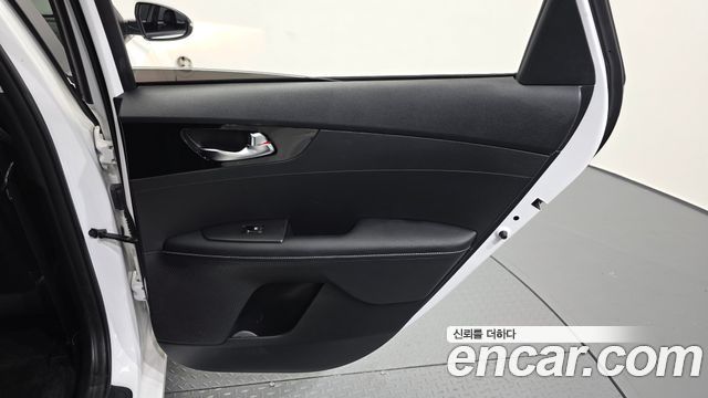 Kia K3 2023 — photo 15
