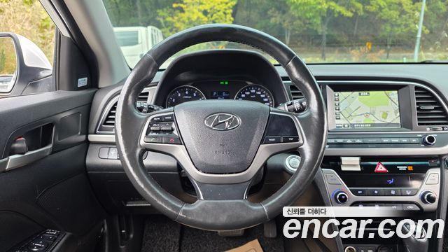 Hyundai AVANTE 2016 — photo 19