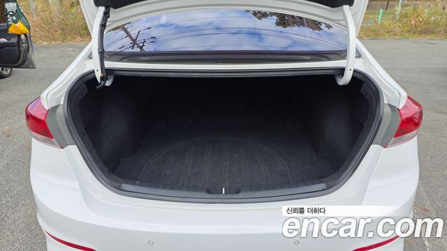 Hyundai AVANTE 2016 — photo 22