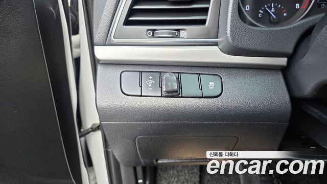 Hyundai AVANTE 2016 — photo 26