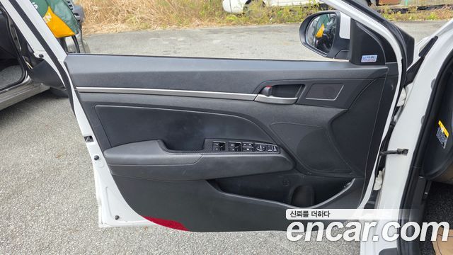 Hyundai AVANTE 2016 — photo 14