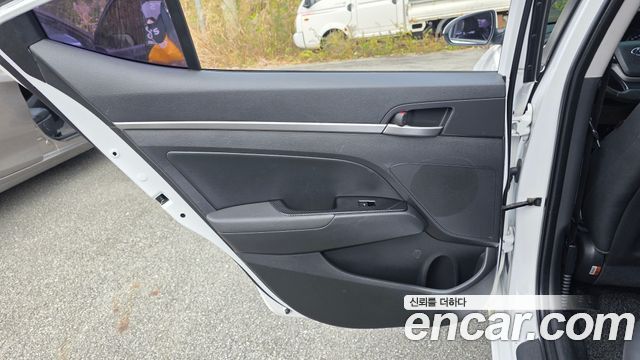 Hyundai AVANTE 2016 — photo 15