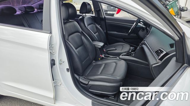 Hyundai AVANTE 2016 — photo 16