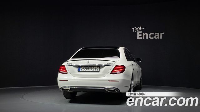 Mercedes-Benz E-Class 2019 — photo 4