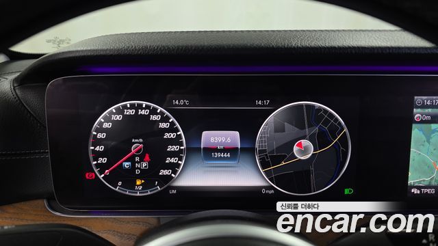 Mercedes-Benz E-Class 2019 — photo 11