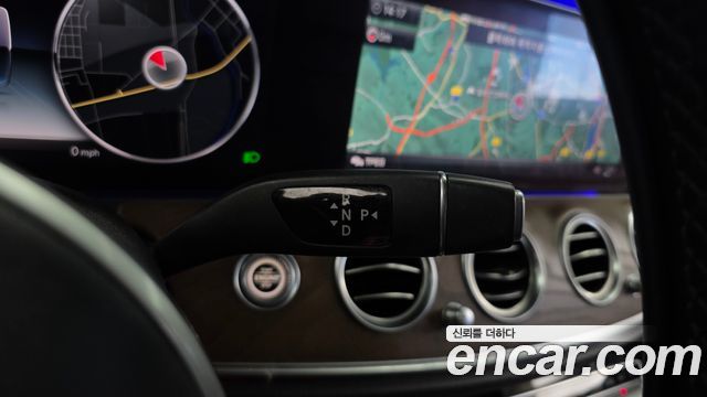Mercedes-Benz E-Class 2019 — photo 12