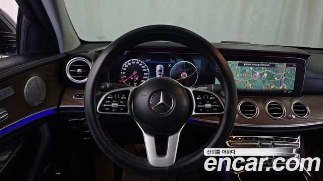 Mercedes-Benz E-Class 2019 — photo 19
