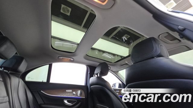 Mercedes-Benz E-Class 2019 — photo 22