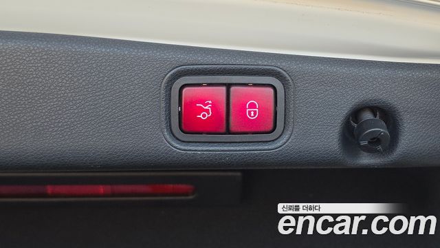 Mercedes-Benz E-Class 2019 — photo 23