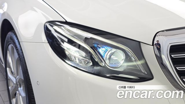 Mercedes-Benz E-Class 2019 — photo 8