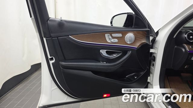 Mercedes-Benz E-Class 2019 — photo 14