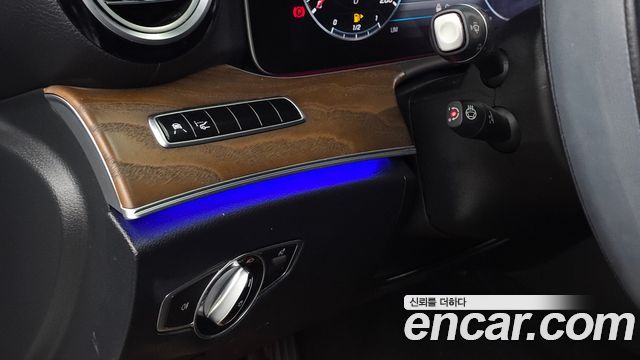 Mercedes-Benz E-Class 2019 — photo 27