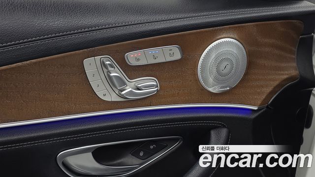 Mercedes-Benz E-Class 2019 — photo 28