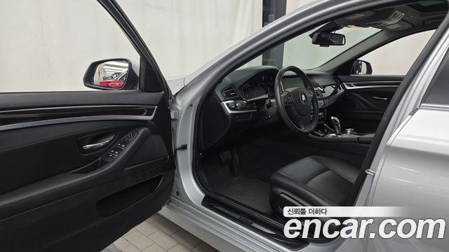 BMW 5-Series 2014 — photo 10