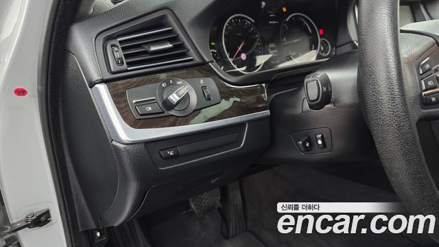 BMW 5-Series 2014 — photo 16