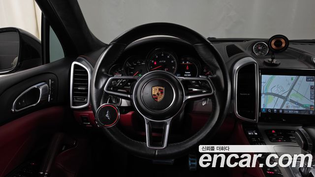 Porsche Cayenne 2016 — photo 13