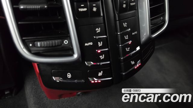 Porsche Cayenne 2016 — photo 19
