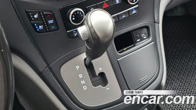 Hyundai Starex 2019 — photo 12