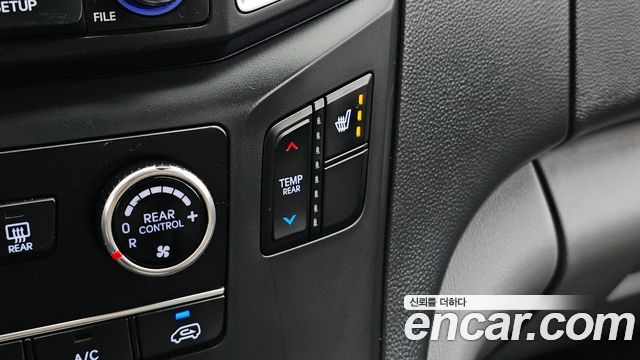 Hyundai Starex 2019 — photo 24