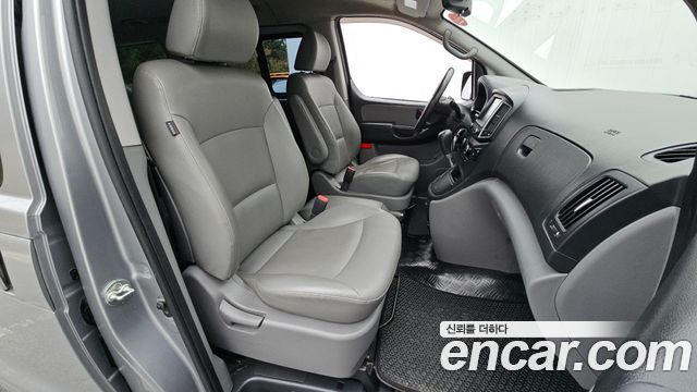 Hyundai Starex 2019 — photo 16