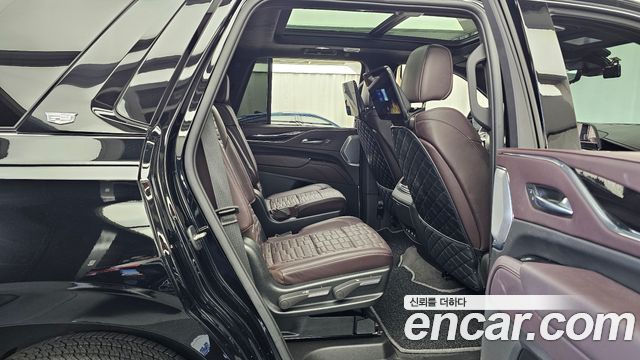 Cadillac Escalade 2023 — photo 17