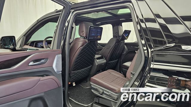 Cadillac Escalade 2023 — photo 18