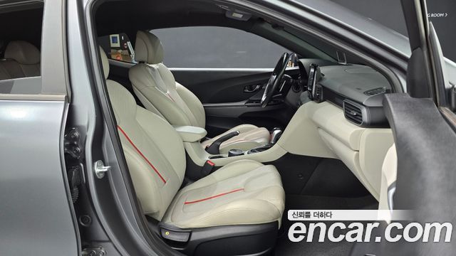 Hyundai Veloster 2018 — photo 11