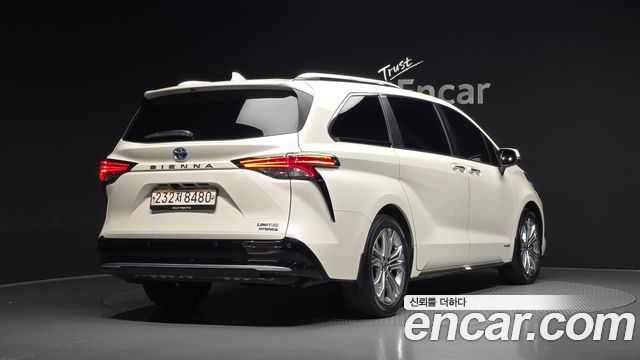 Toyota Sienna 2021 — photo 2