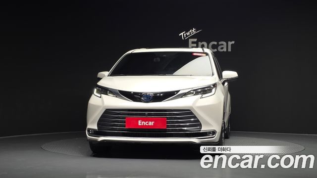 Toyota Sienna 2021 — photo 3