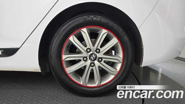 Hyundai AVANTE 2015 — photo 5