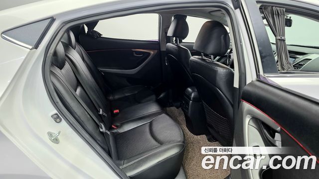 Hyundai AVANTE 2015 — photo 10