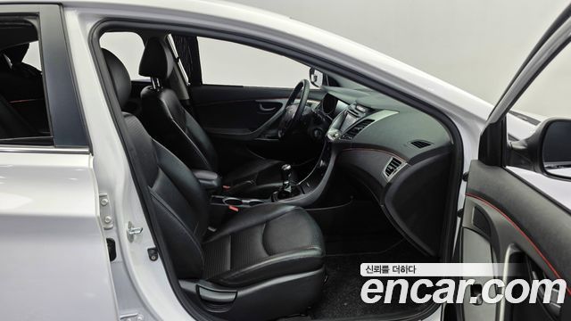 Hyundai AVANTE 2015 — photo 11